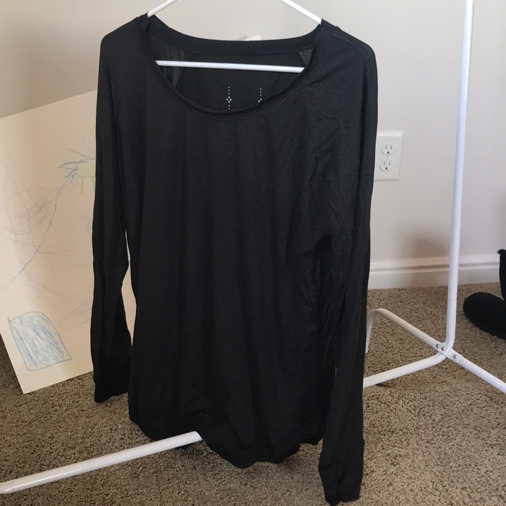 Lululemon black and mini gold stripe longsleeve